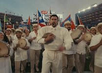 Bad Bunny a transformat pauza Super Bowl într-o declaraţie de dragoste pentru Puerto Rico. Surprizele Lady Gaga şi Ricky Martin / Trump spune că show-ul lui Bad Bunny a fost „absolut groaznic”: \