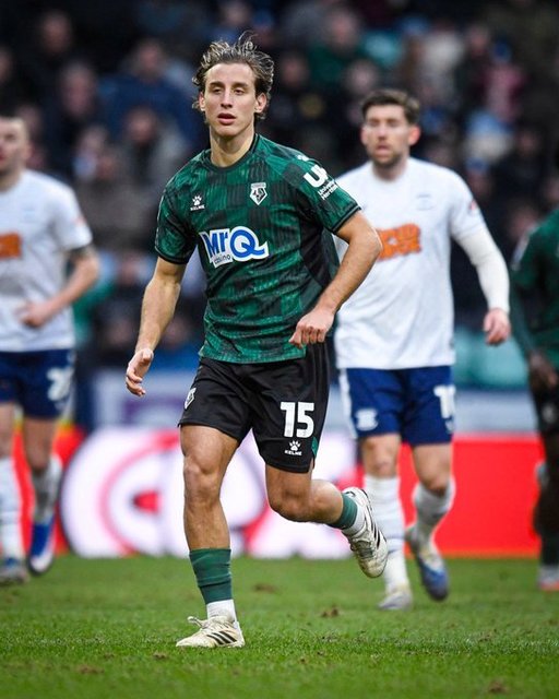 La 14 luni după ce a suferit un stop cardiac în timpul unui meci cu Fiorentina, Edoardo Bove a revenit pe teren în tricoul echipei Watford, în Championship
