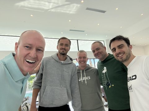 Jucătorii ruşi Daniil Medvedev, Andrei Rublev şi Kharen Haceanov au ajuns în California, după ce au fost blocaţi câteva zile în Dubai 