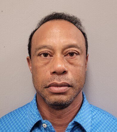 Golf: După arestarea sa în Florida, Tiger Woods anunţă că se retrage „pentru a urma un tratament”