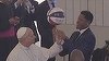Papa Leon al XIV-lea a primit o lecţie de baschet de la echipa Harlem Globetrotters, la Vatican - VIDEO