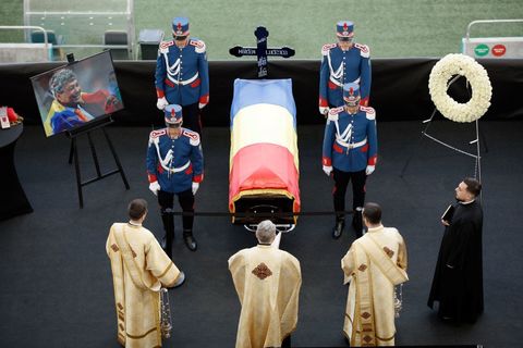 Marius Şumudică, la catafalcul lui Mircea Lucescu: M-ai făcut antrenor, m-ai făcut om şi nu voi uita niciodată. Mi-ai schimbat destinul