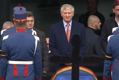 Miliardarul Rinat Ahmetov a ajuns la catafalcul lui Mircea Lucescu