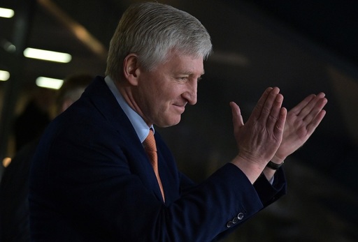 Rinat Ahmetov, pentru prima dată în aproape 12 ani la un meci al echipei Şahtior, după ce a venit la Bucureşti ca să-i aducă un omagiu lui Mircea Lucescu / Mesajul formaţiei ucrainene după momentul de reculegere în memoria legendarului tehnician