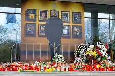 Slujba de înmormântare pentru Mircea Lucescu a început şi va dura aproximativ două ore. Marele antrenor va fi înhumat la cimitirul Bellu, cu onoruri militare