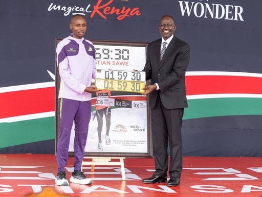 Sabastian Sawe, primul atlet care a terminat un maraton sub pragul legendar de două ore, primit ca un erou la Nairobi - VIDEO