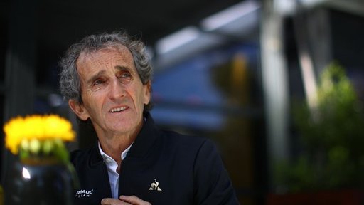 Campionul mondial de Formula 1, Alain Prost, a fost victima unui jaf. El a fost rănit la cap