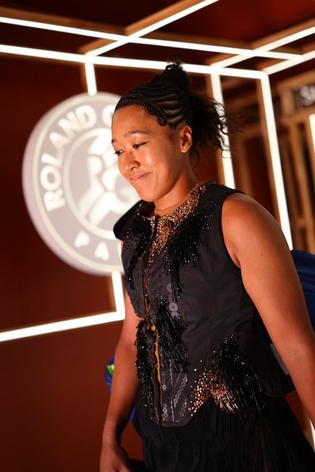 Naomi Osaka, nouă demonstraţie de stil. Ţinuta spectaculoasă purtată în primul tur la Roland-Garros - VIDEO