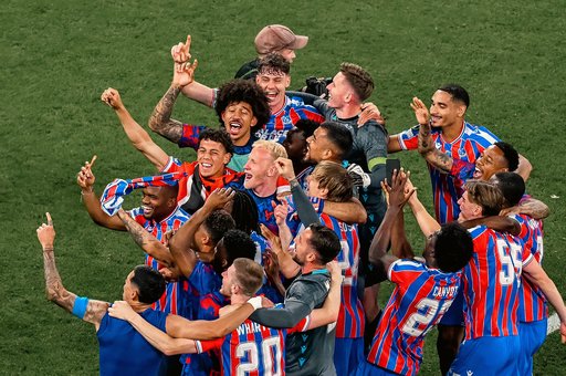 UPDATE - Crystal Palace a câştigat Conference League învingând în finală Rayo Vallecano, scor 1-0. Andrei Raţiu a fost integralist la învinşi / Adam Wharton, jucătorul meciului / Învingătorii au primit trofeul