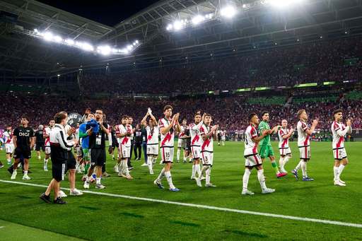 Conference League: Dezamăgiţi, jucătorii echipei Rayo Vallecano regretă ocaziile ratate în finala cu Palace