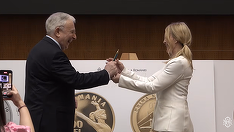 BNR a lansat monede dedicate împlinirii a 50 de ani de la primul 10 obţinut de Nadia Comăneci la JO. “Generaţia de azi şi cele care vin să ştie că nu trebuie să fii născut într-un loc anume ca să fii cel mai bun în ceea ce faci”, spune Nadia – VIDEO
