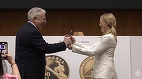 BNR a lansat monede dedicate împlinirii a 50 de ani de la primul 10 obţinut de Nadia Comăneci la JO. “Generaţia de azi şi cele care vin să ştie că nu trebuie să fii născut într-un loc anume ca să fii cel mai bun în ceea ce faci”, spune Nadia – VIDEO