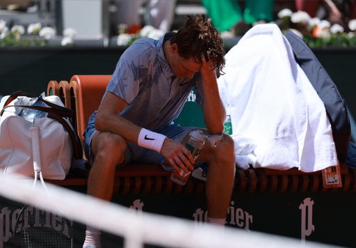 Şoc la Roland Garros: Liderul mondial Sinner a fost eliminat în turul doi de Cerundolo