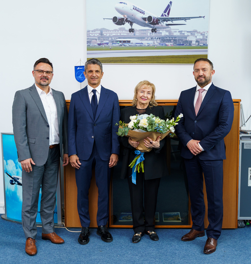 Cea mai performantă aeronavă din dotarea TAROM, un Boeing 737 MAX, primeşte numele “Mircea Lucescu” / Răzvan Lucescu: Un omagiu pe care familia noastră îl primeşte cu emoţie şi recunoştinţă