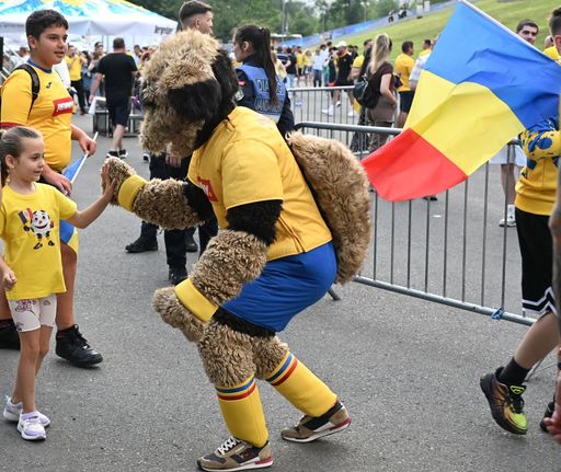 Surprize pentru suporteri în Arena Fanilor la meciul cu Ţara Galilor