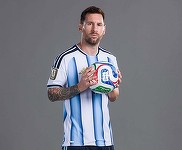 Cupa Mondială 2026: Cu un Messi imperial, Argentina, campioana mondială en-titre, a învins Algeria, scor 3-0. Starul de la Inter Miami a reuşit un hattrick