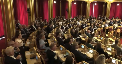 Deputaţii norvegieni i-au imitat pe suporterii echipei naţionale chiar în timpul şedinţei parlamentare - VIDEO