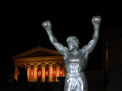 Cupa Mondială 2026: Apel către suporterii francezi – Nu îmbrăcaţi statuia lui Rocky în tricoul Les Bleus! Este blestemată!