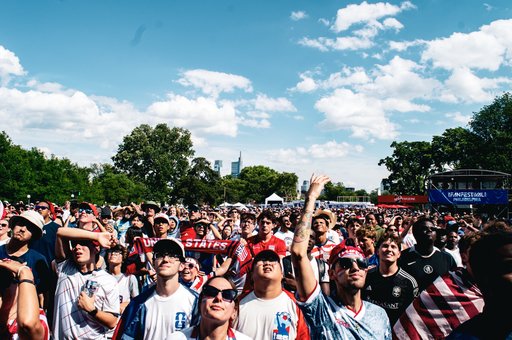 O persoană a murit într-un schimb de focuri la un „fan zone” al Cupei Mondiale din California  