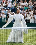 O nouă ţinută spectaculoasă pentru Naomi Osaka: A intrat pe teren la Wimbledon într-un kimono alb, inspirat din filmul Kill Bill - VIDEO