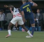 Casa Albă l-a contactat pe preşedintele FIFA, pentru a reexamina cartonaşul roşu primit de jucătorul SUA, Folarin Balogun - surse