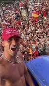 „Make Spain Great Again” - Două milioane de oameni au sărbătorit la Madrid noua campioană mondială / Şapca roşie purtată de Ferran Torres, în centrul atenţiei - FOTO, VIDEO