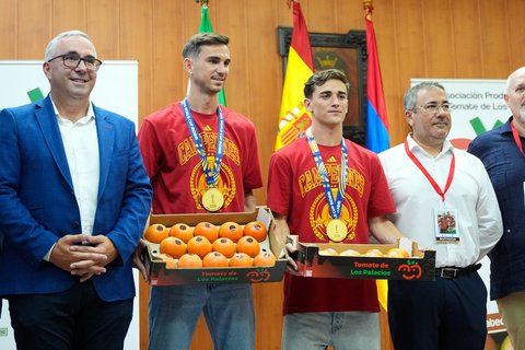 Cadou original pentru Fabian Ruiz şi Gavi. Au primit greutatea lor în...roşii - VIDEO