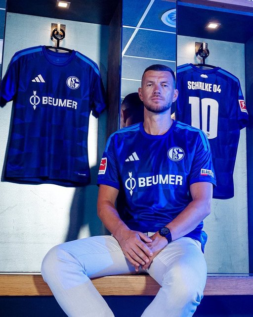 La 40 de ani, Edin Dzeko şi-a prelungit contractul cu Schalke 04