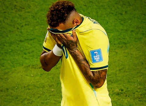 Se retrage Neymar? Nu are încă o diplomă de medic, aşa că va continua să joace, spune în glumă tatăl brazilianului