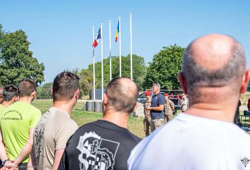Conducerea FR Rugby, întâlnire cu una dintre figurile emblematice ale rugby-ului francez, la Batalionul Multinaţional NATO de la Cincu / Oficialii au asistat la un meci demonstrativ de rugby între militari