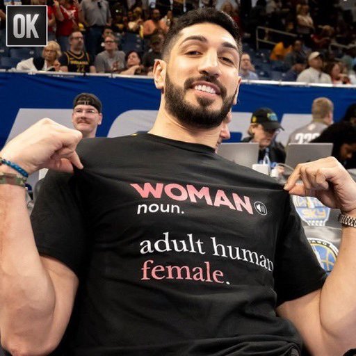 Un fost jucător din NBA, care se opune sportivilor transgender, a fost dat afară de la un meci în urma unei altercaţii cu o jucătoare din WNBA - VIDEO