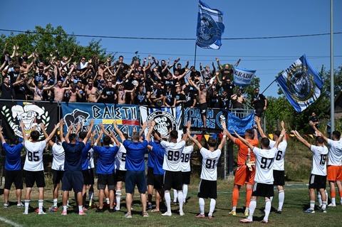 Suporterii echipei de fotbal Politehnica Iaşi susţin o echipă înscrisă în Liga a patra: E singurul început onest, fără datorii moştenite, fără bani publici, fără compromisuri politic/ Clubul Poli Iaşi va intra în faliment