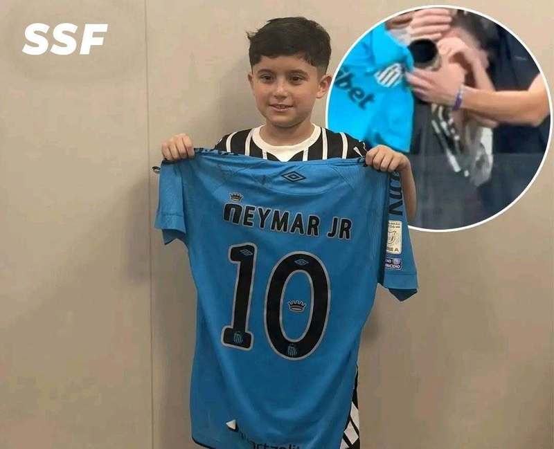 Neymar i-a dăruit tricoul său unui tânăr suporter al echipei Corinthians, care a avut nevoie de escorta poliţiei pentru a părăsi stadionul - VIDEO