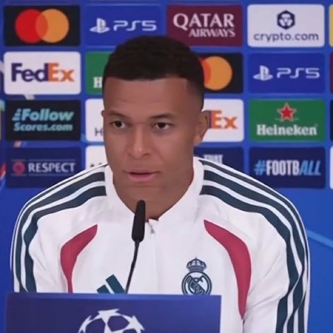 Mbappé, pe urmele lui Cristiano Ronaldo. Atacantul de la Real a îndepărtat (de două ori) o sticlă de suc în timpul conferinţei de presă - VIDEO
