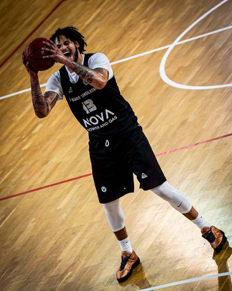 Baschet masculin: Tofaş Bursa – U BT Cluj, scor 93-94, în primul meci amical la Gloria Cup din Istanbul
