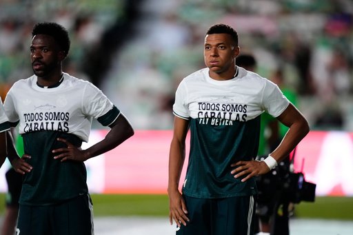Kylian Mbappé, Vinicius şi Ibrahima Konaté au ascuns mesajul de susţinere pentru locuitorii din Ceuta de pe tricourile lor, la meciul cu Elche - VIDEO