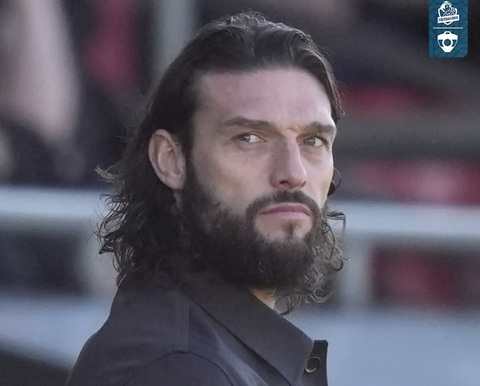 Fostul internaţional englez Andy Carroll dezvăluie că a fost agresat sexual de o „cunoştinţă celebră”