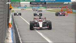 Formula 1: haos total şi o situaţie absurdă la Sepang, unde monoposturile nu au putut rula pe pista udă - VIDEO