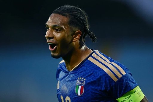 Mamma Mia, ce gol! Italianul Ndour a marcat de la 70 de metri în victoria naţionalei de tineret a Italiei, scor 6-2, cu Polonia - VIDEO