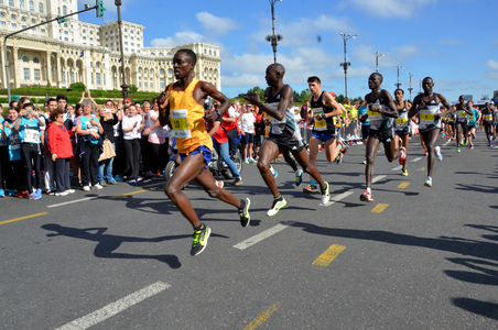 COMUNICAT DE PRESĂ: Peste 14.000 de oameni din peste 60 de ţări au luat startul la cea de-a cincea ediţie a OMV Petrom Semimaratonul Bucureşti