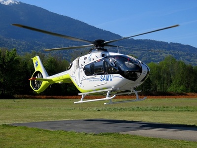 COMUNICAT DE PRESĂ: Prima flotă de elicoptere H135 pentru servicii medicale de urgenţă în Franţa este complet operaţională. Airbus a livrat cel de-al treilea aparat H135 către Grupul SAF, care operează servicii medicale de urgenţă