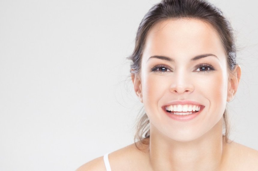 COMUNICAT DE PRESĂ: Un nou sistem pentru albirea profesională a dinţilor – lampa UV pentru rezultate durabile
