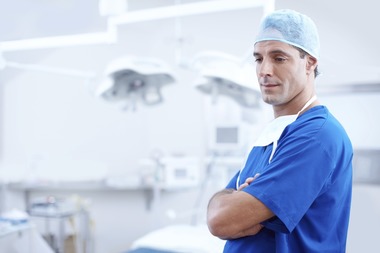 COMUNICAT DE PRESĂ: 3 sfaturi pentru a alege uniforme medicale in conditii avantajoase