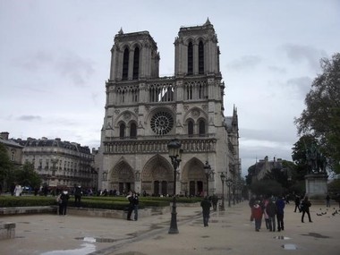 COMUNICAT DE PRESĂ: Care sunt reacţiile agenţiilor de turism în urma incendiului ce a afectat Catedrala Notre Dame