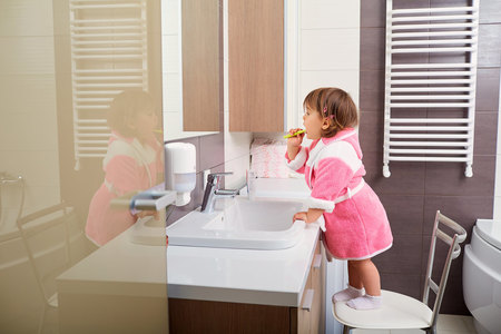 COMUNICAT DE PRESĂ: 7 idei de a transforma baia intr-un spatiu sigur pentru copil
