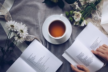COMUNICAT DE PRESĂ: Care sunt avantajele de care beneficiezi daca alegi sa comanzi de la o librarie online?