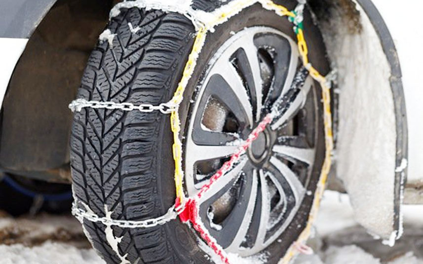 COMUNICAT DE PRESĂ: Şoferii români pot fi amendaţi chiar dacă au cauciucuri de iarnă şi lanţuri!