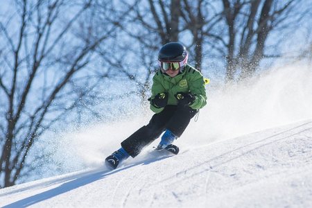 COMUNICAT DE PRESĂ: Cum iti incurajezi copilul sa ii placa sporturile de iarna? 5 lucruri pe care sa le ai in vedere