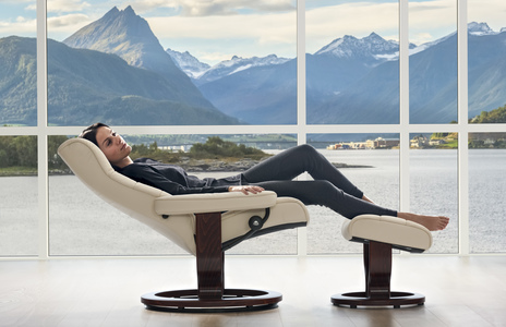 COMUNICAT DE PRESĂ: Cele mai confortabile scaune şi fotolii din lume, de la Stressless, la SensoDays în Showroom