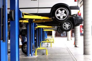 Care este diferenţa dintre un elevator auto scump şi un utilaj “de buget”?